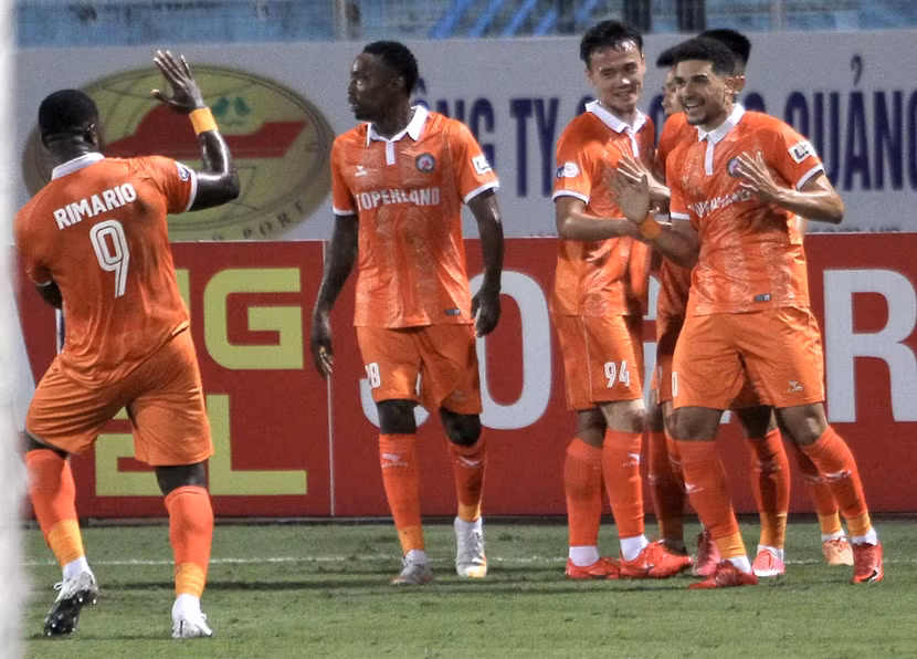 Bình Định có chiến thắng bất ngờ tại sân Hàng Đẫy