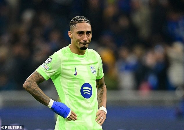 Raphinha cay đắng dừng bước