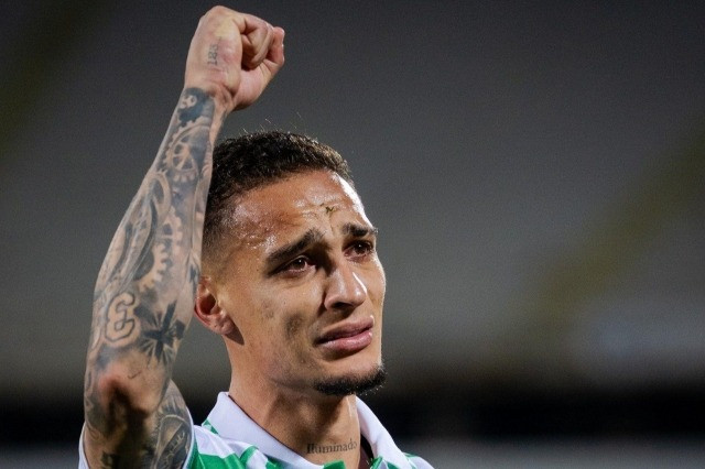 Antony bay cao cùng Betis