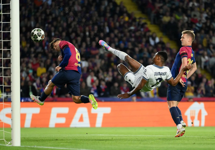 Dumfries tung móc nhân đôi cách biệt cho Inter