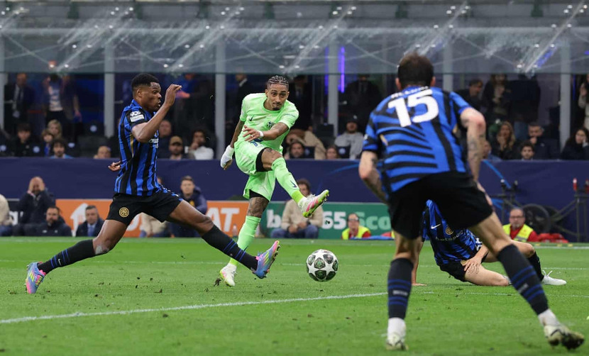 Raphinha thắp hy vọng cho Barca