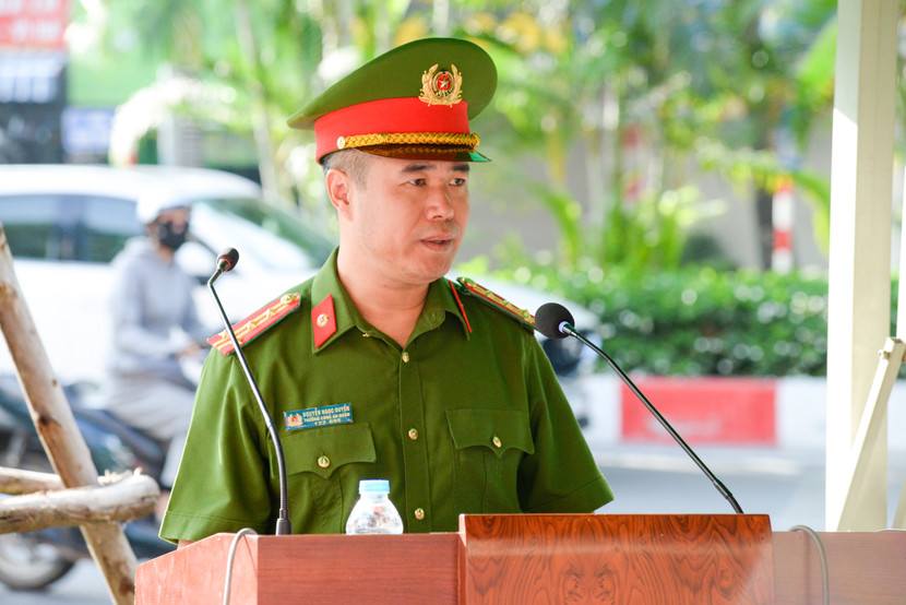 Đại tá Nguyễn Ngọc Quyền, Trưởng CAQ Hà Đông phát lệnh cho buổi diễn tập thực binh