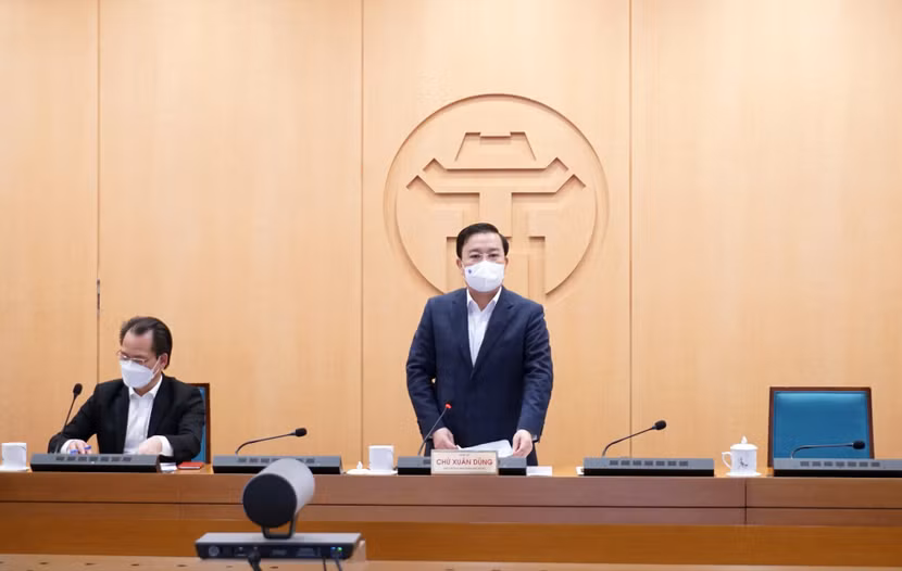 Phó Chủ tich UBND TP Chử Xuân Dũng chỉ đạo tại phiên họp