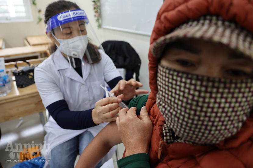 Hà Nội phấn đấu hoàn thành việc tiêm phủ mũi bổ sung, mũi nhắc lại vaccine phòng Covid-19 trong Quý I năm 2022. Hà Nội phấn đấu hoàn thành việc tiêm phủ mũi bổ sung, mũi nhắc lại vaccine phòng Covid-19 trong Quý I năm 2022.