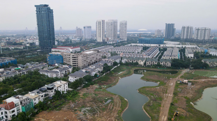 Công viên 65 ha nằm ở vị trí trung tâm của khu đô thị, đối diện Trung tâm thương mại Lotte Mall Tây Hồ.