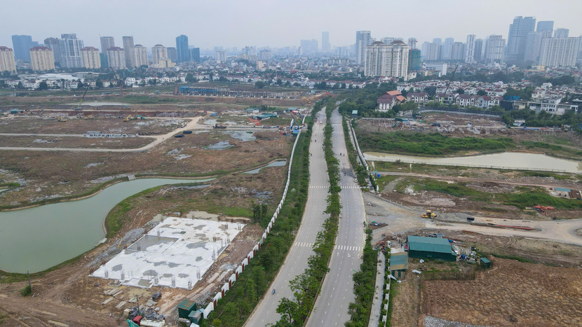 Hạ tầng khu vực ngày càng hoàn thiện với trục đường Võ Chí Công - cầu Nhật Tân giúp kết nối nhanh tới sân bay Nội Bài. Ngoài ra, tuyến Tây Thăng Long và các tuyến metro trong tương lai sẽ mở rộng khả năng liên kết vùng.