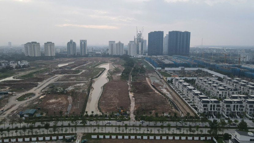 Công viên rộng 65 ha nằm trong khu đô thị Nam Thăng Long, hiện dự án đã bước vào giai đoạn thi công hạ tầng kỹ thuật. Theo quy hoạch, công viên sở hữu diện tích mặt cỏ, cây xanh, mặt nước lên đến 0,77km2.