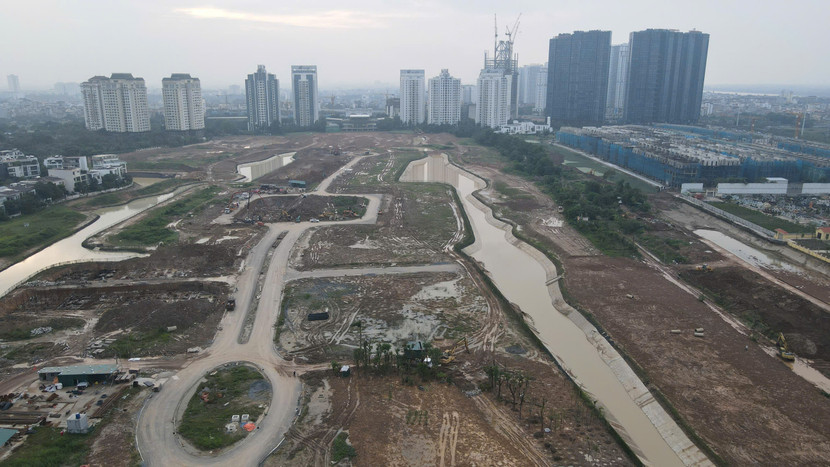 Giữa trung tâm phát triển năng động Tây Hồ Tây, công viên xanh rộng hàng chục hecta đang được hình thành, tích hợp hồ nước, và quảng trường trung tâm quy mô lớn.