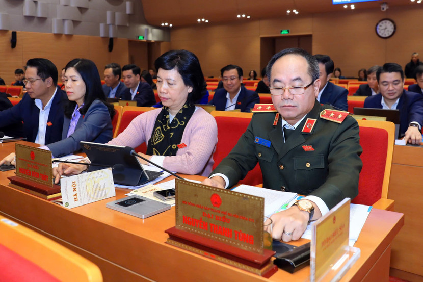 Các đại biểu biểu HĐND TP biểu quyết thông qua quy định mức hỗ trợ chi trả an sinh xã hội trên địa bàn thành phố. Các đại biểu biểu HĐND TP biểu quyết thông qua quy định mức hỗ trợ chi trả an sinh xã hội trên địa bàn thành phố.