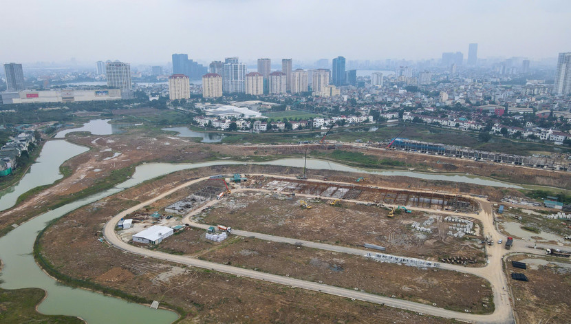 Công viên 65 ha nằm trong khu đô thị Ciputra với những căn biệt thự dành cho giới siêu giàu. Giá thị trường bất động sản biệt thự tại đây đang dao động từ 50 tỷ đến 217 tỷ đồng/căn, tùy thuộc vào diện tích và vị trí.