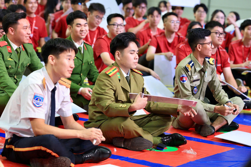 Nhiều sinh viên quốc tế đến từ các nước: Lào, Trung Quốc, Hàn Quốc,… đang học tập tại các trường Học viện Cảnh sát nhân dân, Đại học VinUni đã thể hiện xuất sắc trong cuộc thi Nhiều sinh viên quốc tế đến từ các nước: Lào, Trung Quốc, Hàn Quốc,… đang học tập tại các trường Học viện Cảnh sát nhân dân, Đại học VinUni đã thể hiện xuất sắc trong cuộc thi
