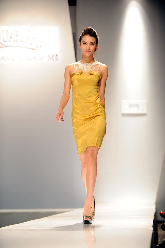 Hồng Quế đọ dáng, khoe chân với Hà Anh, Hoàng Yến ảnh 2