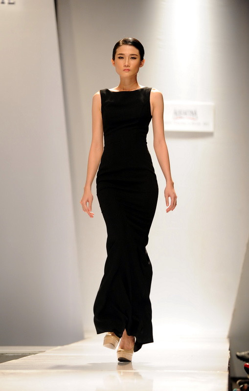 Hồng Quế đọ dáng, khoe chân với Hà Anh, Hoàng Yến ảnh 13