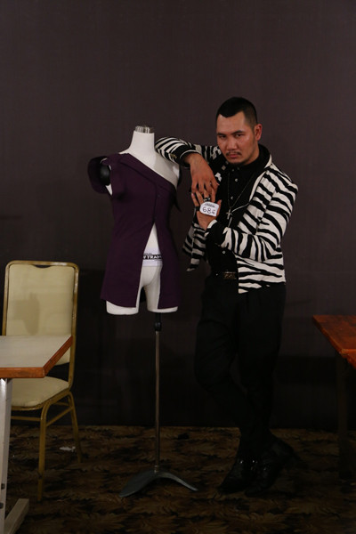 Chiêu "hô biến" áo sơ mi độc đáo của thí sinh Project Runway ảnh 5