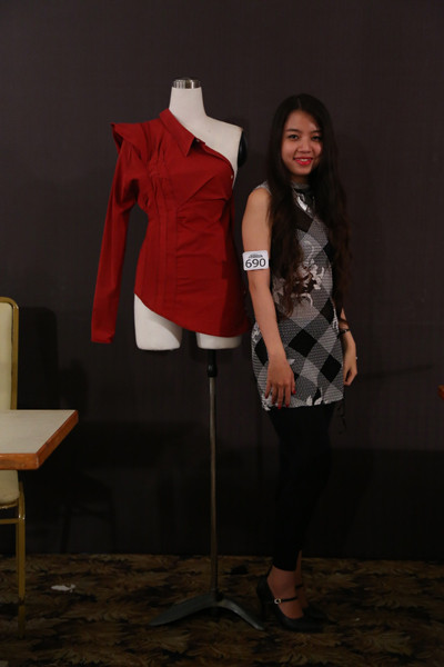 Chiêu "hô biến" áo sơ mi độc đáo của thí sinh Project Runway ảnh 2