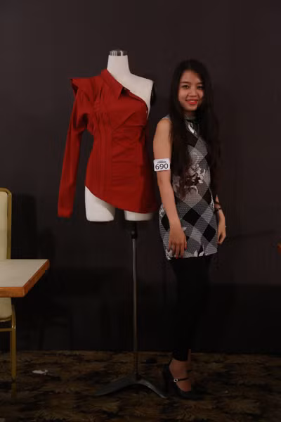 Chiêu "hô biến" áo sơ mi độc đáo của thí sinh Project Runway ảnh 2