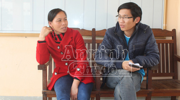 Một cán bộ hội phụ nữ bị 6 phụ nữ cắt tóc, lột đồ đánh ghen, làm nhục ảnh 1