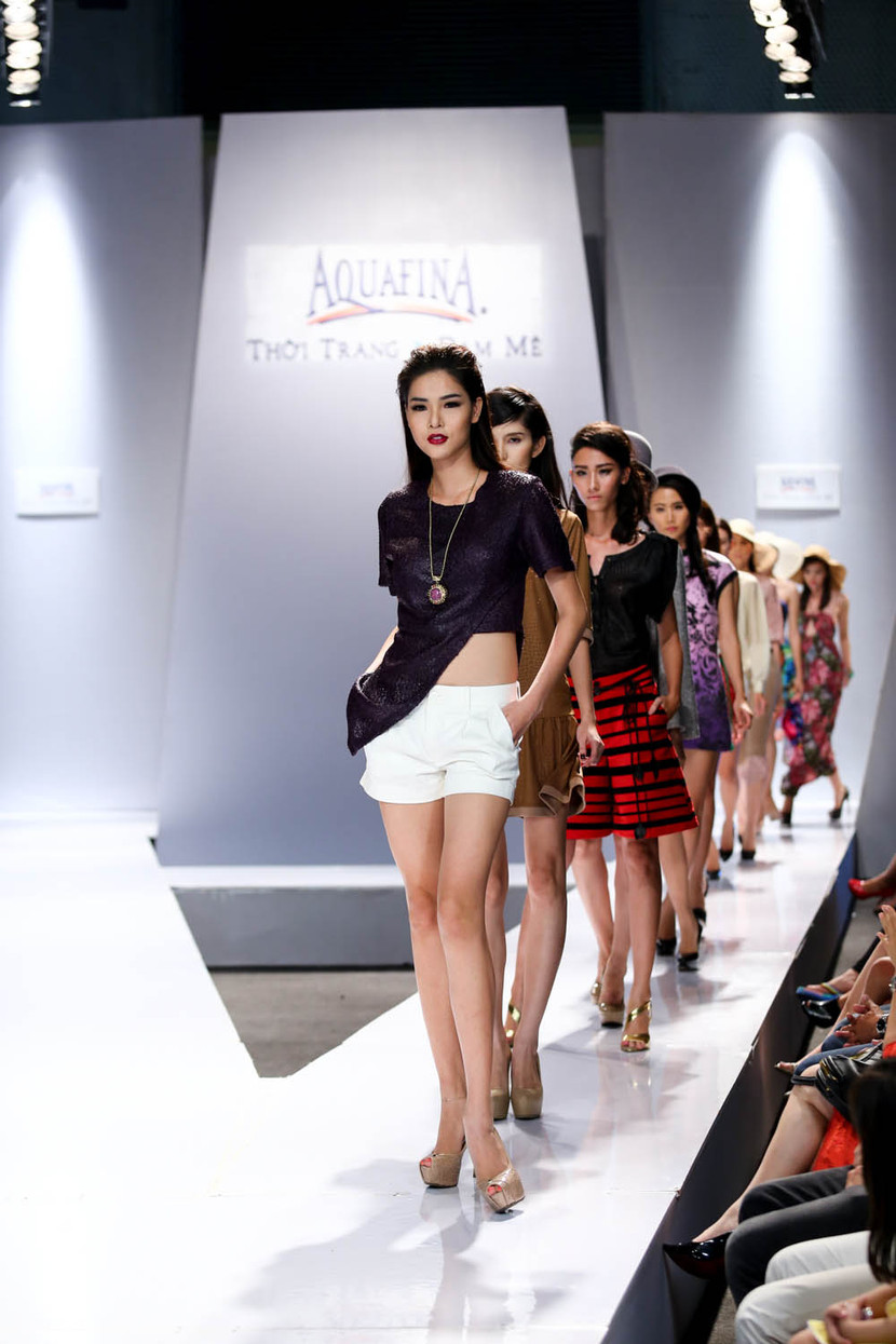 Hồng Quế đọ dáng, khoe chân với Hà Anh, Hoàng Yến ảnh 18