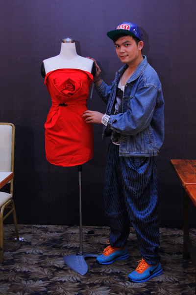 Chiêu "hô biến" áo sơ mi độc đáo của thí sinh Project Runway ảnh 1