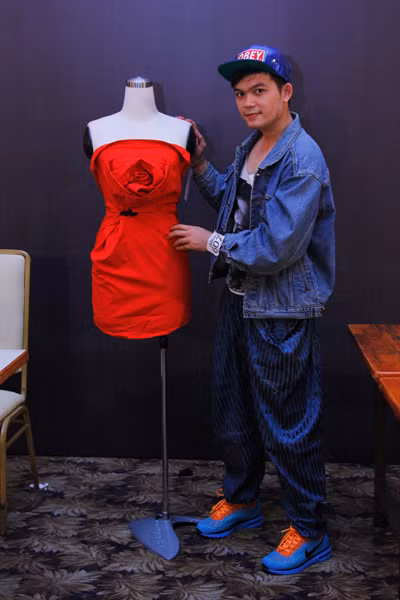 Chiêu "hô biến" áo sơ mi độc đáo của thí sinh Project Runway ảnh 1