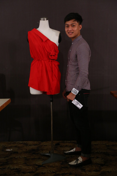 Chiêu "hô biến" áo sơ mi độc đáo của thí sinh Project Runway ảnh 4