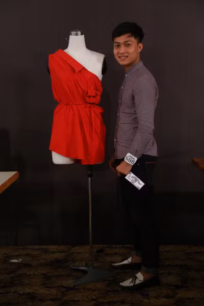 Chiêu "hô biến" áo sơ mi độc đáo của thí sinh Project Runway ảnh 4