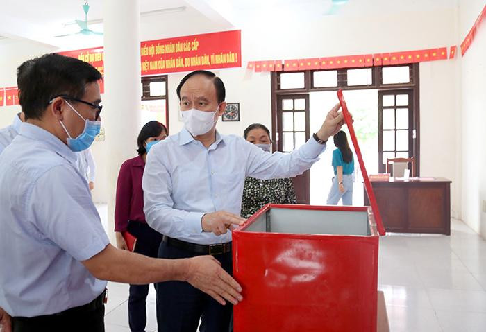 Chủ tịch HĐND TP Nguyễn Ngọc Tuấn kiểm tra công tác chuẩn bị bầu cử tại huyện Mê Linh Chủ tịch HĐND TP Nguyễn Ngọc Tuấn kiểm tra công tác chuẩn bị bầu cử tại huyện Mê Linh