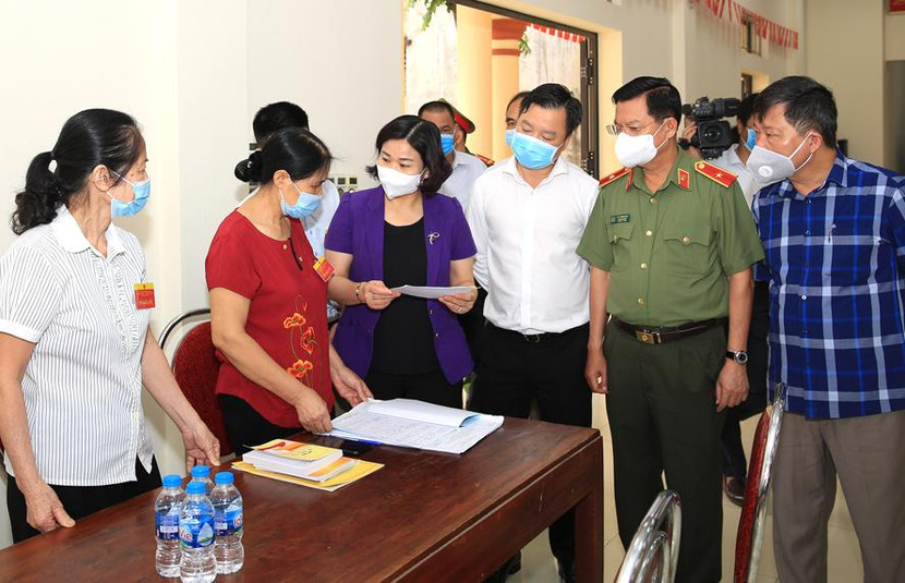 Phó Bí thư Thường trực Thành ủy Hà Nội Nguyễn Thị Tuyến kiểm tra công tác bầu cử Phó Bí thư Thường trực Thành ủy Hà Nội Nguyễn Thị Tuyến kiểm tra công tác bầu cử