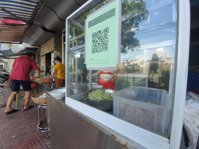 Các cửa hàng ăn uống chỉ được phép bán mang về Các cửa hàng ăn uống chỉ được phép bán mang về