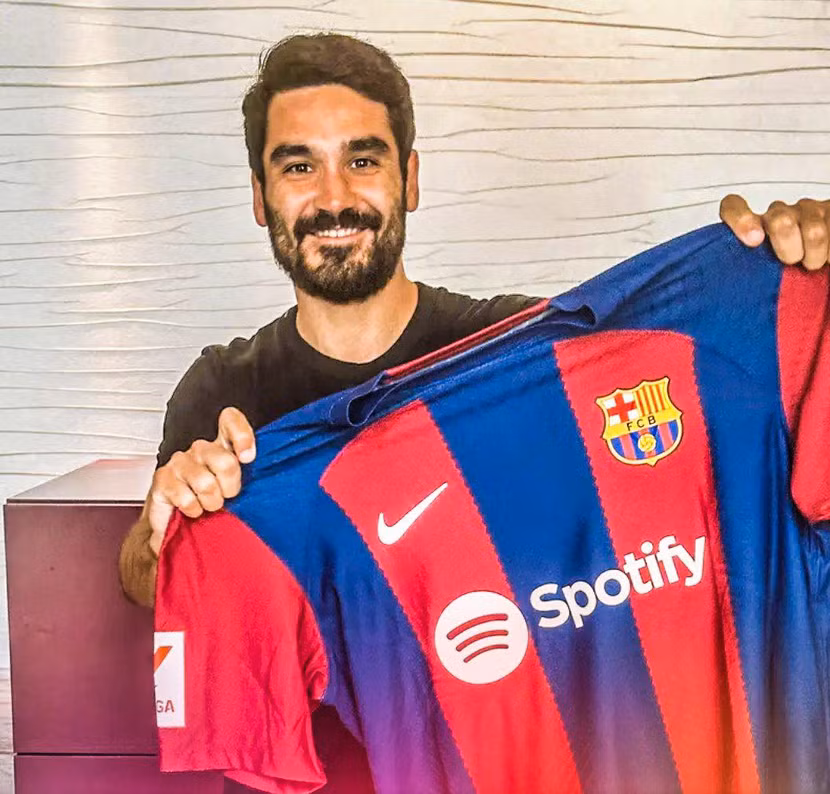 Gundogan rạng rỡ cùng chiếc áo đấu Barca Gundogan rạng rỡ cùng chiếc áo đấu Barca