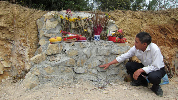 Phát hiện ngôi mộ cổ kỳ lạ khi đào đất trên đỉnh núi ảnh 1