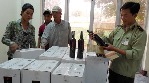 Phát hiện nhiều hàng hóa không hóa đơn, nhãn mác ảnh 1