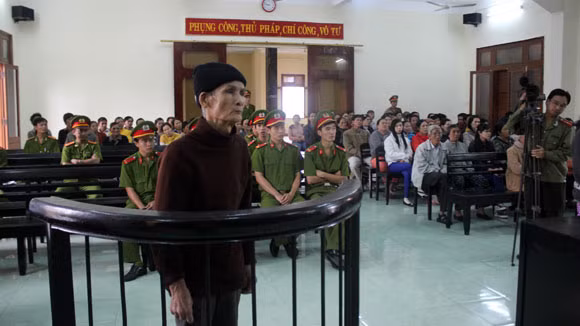 Bố chồng chém chết con dâu và người tình, lĩnh án chung thân ảnh 1