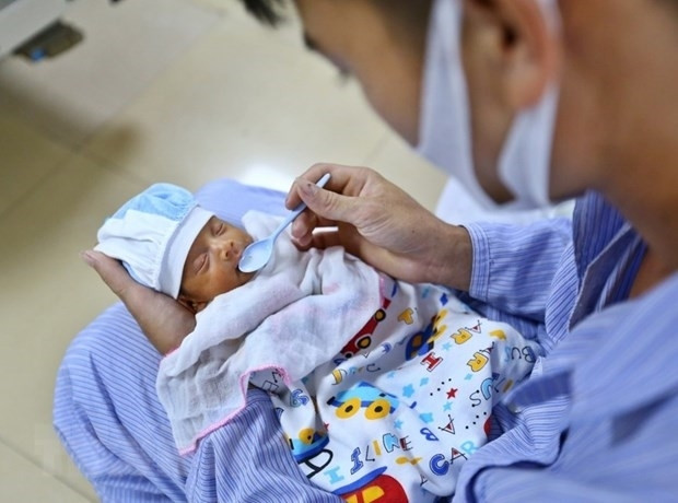 Lao động nam đang đóng bảo hiểm xã hội khi vợ sinh con được nghỉ việc hưởng chế độ thai sản