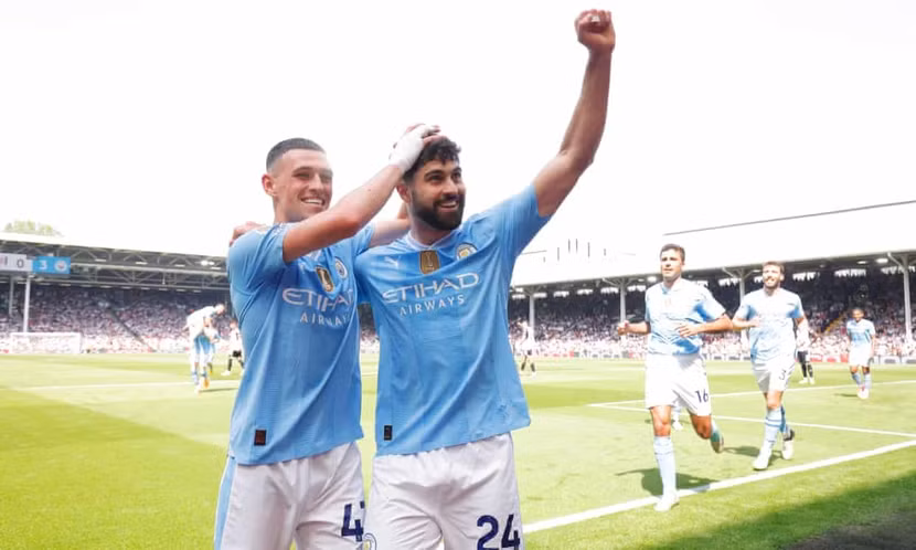 Gvardiol (phải) lập cú đúp cho Man City