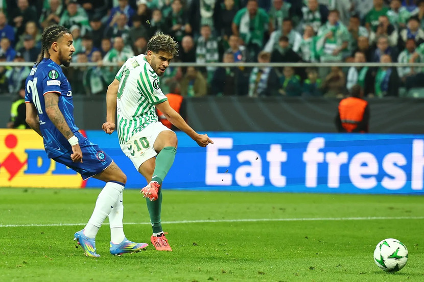 Ezzalzouli mở tỉ số cho Betis từ sớm