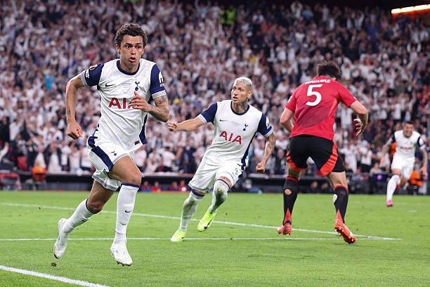 Brennan Johnson ăn mừng bàn thắng quý giá cho Spurs