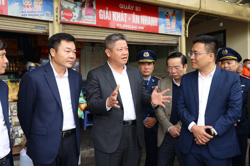 Phó Chủ tịch UBND TP Hà Nội Nguyễn Mạnh Quyền kiểm tra công tác phục vụ nhân dân dịp Tết Giáp Thìn 2024 tại bến xe Mỹ Đình Phó Chủ tịch UBND TP Hà Nội Nguyễn Mạnh Quyền kiểm tra công tác phục vụ nhân dân dịp Tết Giáp Thìn 2024 tại bến xe Mỹ Đình