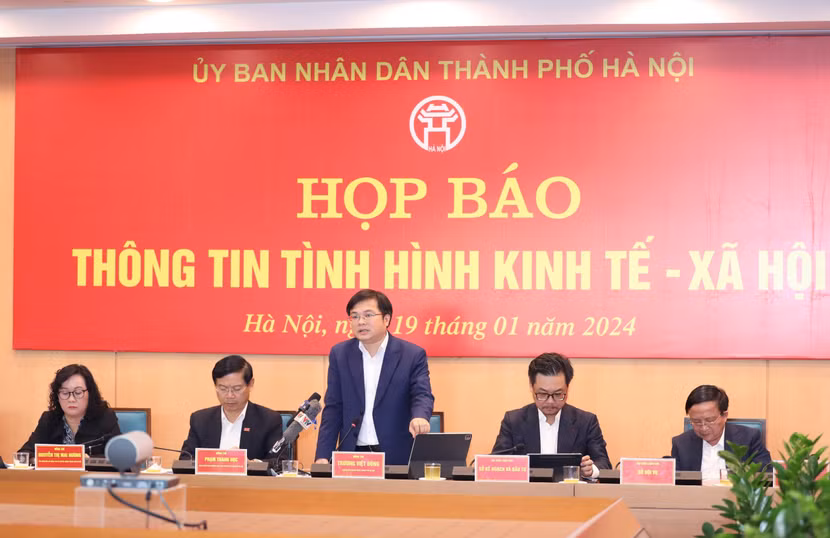 Chánh Văn phòng UBND TP Hà Nội Trương Việt Dũng chủ trì họp báo