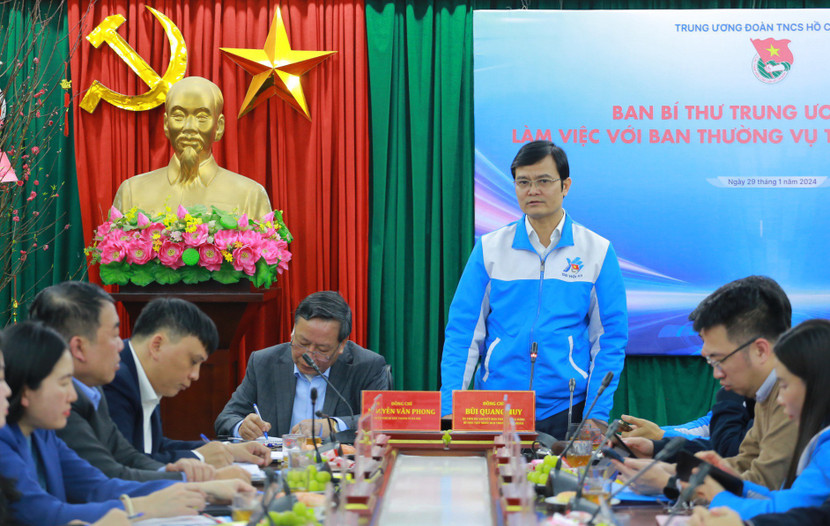 Bí thư thứ nhất Trung ương Đoàn Bùi Quang Huy phát biểu tại buổi làm việc