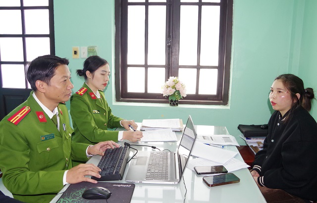 Phạm Thị Nhường bị cơ quan công an bắt giữ