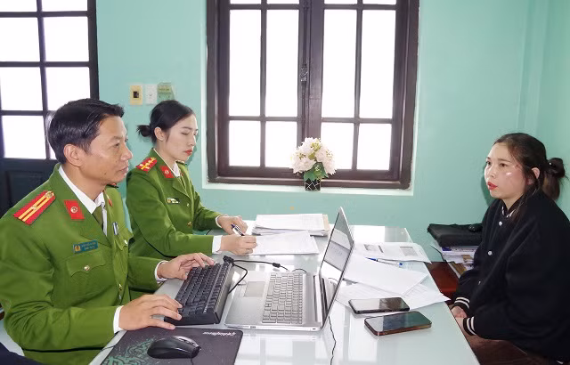 Phạm Thị Nhường bị cơ quan công an bắt giữ