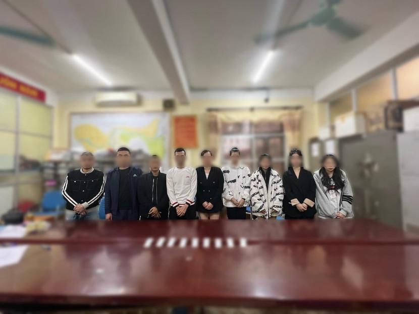 2 trong số 9 đối tượng bị tạm giữ hình sự phục vụ điều tra