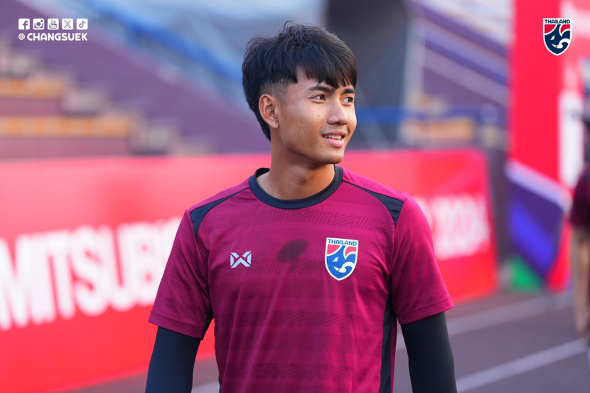 Suphanat Mueanta trên sân Việt Trì chiều 1-1-2025 (Ảnh: Changsuek)