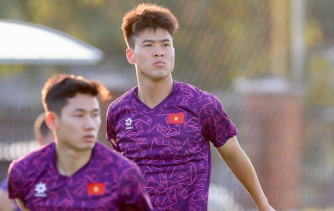 Duy Mạnh trong buổi tập chiều 3-1 cùng ĐT Việt Nam ở Bangkok, Thái Lan Duy Mạnh trong buổi tập chiều 3-1 cùng ĐT Việt Nam ở Bangkok, Thái Lan