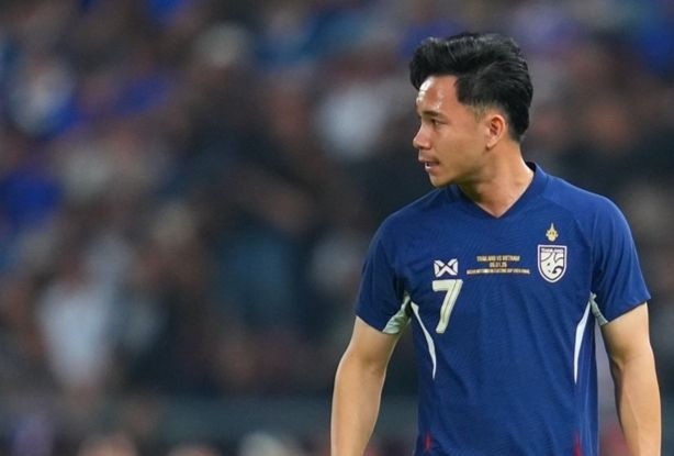 Tiền vệ Supachok