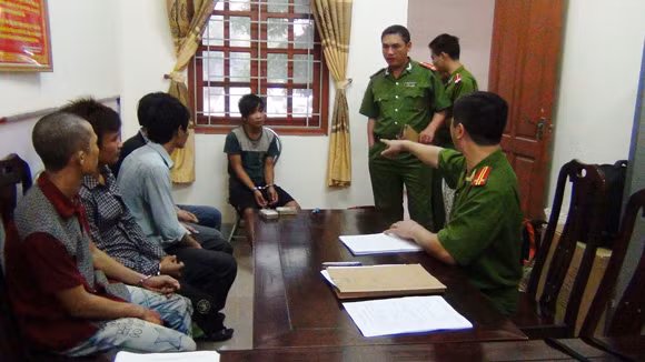 Nghệ An: Bắt 12 đối tượng bị truy nã, lẩn trốn tứ tán ảnh 1