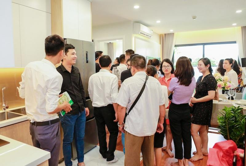 Bên cạnh trải nghiệm tiện ích dự án, khách hàng còn được thăm quan các căn hộ mẫu Bên cạnh trải nghiệm tiện ích dự án, khách hàng còn được thăm quan các căn hộ mẫu