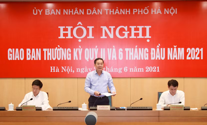 Phó Chủ tịch Thường trực UBND TP Lê Hồng Sơn phát biểu tại hội nghị