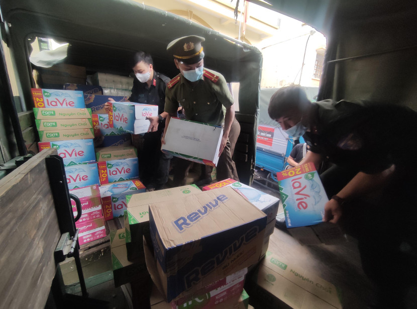 Những món quà thiết thực sẽ được CATP Bắc Giang chuyển tận tay đến các y bác sỹ ở 2 bệnh viện dã chiến của tỉnh Những món quà thiết thực sẽ được CATP Bắc Giang chuyển tận tay đến các y bác sỹ ở 2 bệnh viện dã chiến của tỉnh